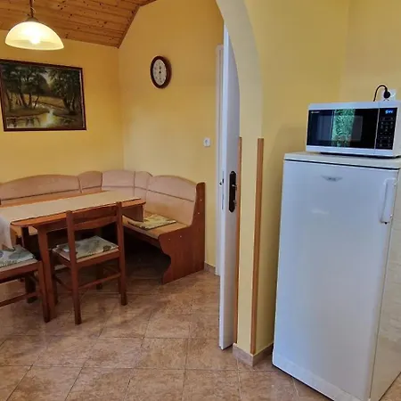 شقة Istvan Haz Balatonkeresztúr